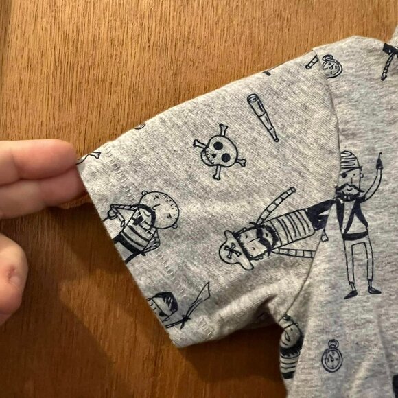 ❤️‍🔥❤️‍🔥🐻Size 4T - Carter - Gray Short Sleeve Pirate Tee - Picture 7 of 7